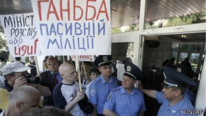 Побиття журналістів: покарані 15 міліціонерів, - МВС