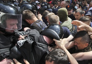 Тітушко - побиття журналістів - МВС - Відлуння подій 18 травня у Києві: звільнено одного з керівників столичної міліції