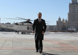 Скатертю доріжка: Медведєв не засуджує тих, хто хоче виїхати з Росії