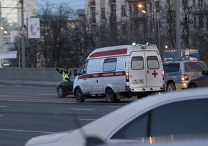 У Москві BMW врізалося у стовп і розлетілося на дві частини