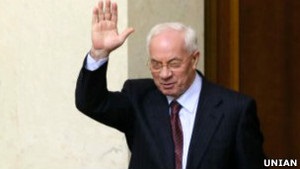 Азаров хоче забрати акредитації в журналістів, які протестували в уряді