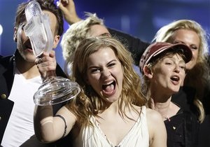 Євробачення - Еммілі де Форест - Заради перемоги на Євробаченні учасниця з Данії збрехала, що вона є родичкою британської королеви