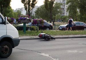 У Києві 19-річний водій скутера збив на переході дитину