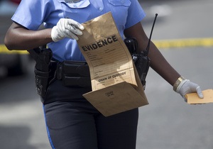 Новини США - стрілянина - Поліція пообіцяла $2,5 тисячі за допомогу у затриманні стрілків у Новому Орлеані. Кількість постраждалих зросла