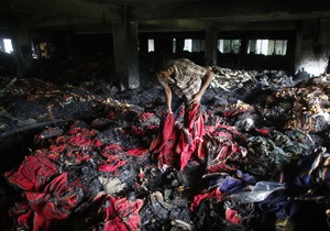 Новини Бангладеш - На місці зруйнованої фабрики у Бангладеш витягли вже більш як тисячу тіл