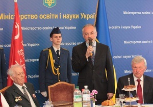 Табачник заявив, що йому вдалося повернути правду про війну у шкільні підручники