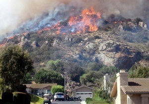 Новини Каліфорнії - пожежа - Лісова пожежа стала причиною евакуації тисяч каліфорнійців