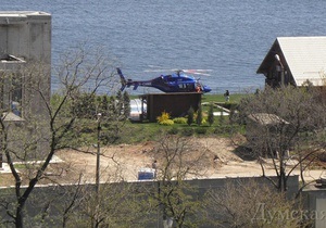 ЗМІ: В Одесі депутат-регіонал прилетів на власний пляж на вертольоті вартістю $5 млн