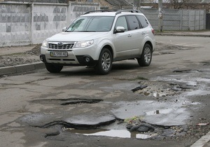 Корреспондент: Довга дорога в ямах. Десятка найгірших доріг Києва й України