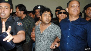 Обвалення фабрики у Бангладеш: заарештовані два власники, які намагалися втекти