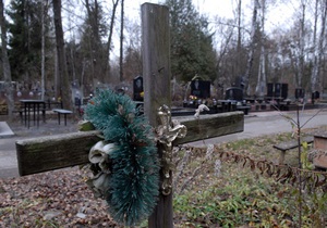 У Вінницькій області підлітки заради розваги зруйнували 66 могил на старому єврейському кладовищі