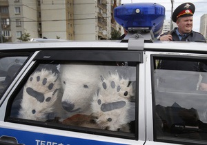 У Москві затримали активістів Greenpeace у костюмах білих ведмедів