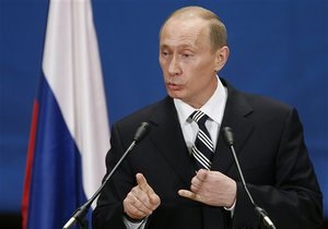 Путін проводить пряму лінію з народом