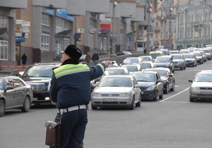 Штрафи ДАІ - В Україні можуть бути підвищені штрафи за розмови по телефону і непристебнутий пас безпеки