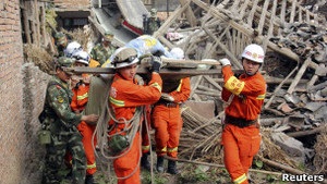 У Китаї рятувальники шукають постраджалих після землетрусу