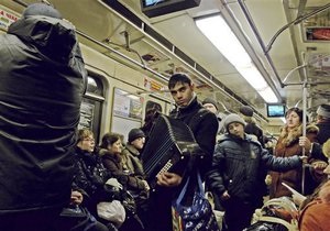 Реклама - реклама в метро - Київський метрополітен - Операторів реклами в київському метро через суд зобов язали платити майже у 10 разів більше