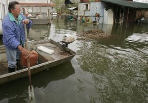 Паводок - вода - підтоплення - Через підтоплення обмежений рух дорогами у п яти областях