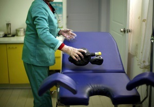 Арештована-вагітна жінка-зв язала-гінеколога-колготками