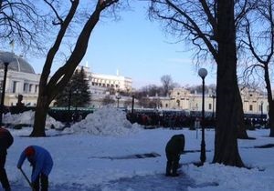 Новини Києва - Рада - опозиція - мітинг - вибори мера Києва - міліція - В очікуванні мітингу. Центр Києва заповнений автобусами МВС, до Ради сходяться люди