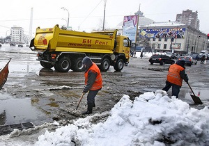 Київська влада повідомила, що в столиці розчищено більше 70% водостоків