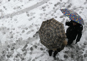 У неділю в Україні очікуються дощі з мокрим снігом і грозами