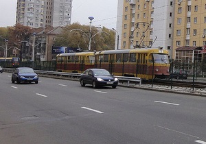 Новини Харкова - аварія - У Харкові трамвай зійшов з колії, врізався в стовп і перекрив рух