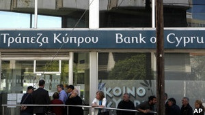 На Кіпрі ще місяць будуть обмежувати кількість готівки