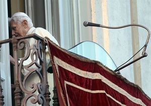 Американка зробила портрет Бенедикта XVI з 17-ти тисяч презервативів