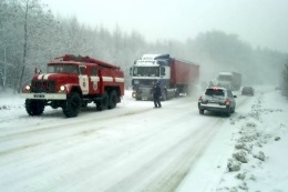 У Києві продовжують ліквідовувати наслідки снігової стихії: із заторів звільнено більш 500 авто