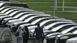 Арбузов підтримує мито на імпортні автомобілі