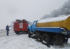 Негода в Україні: У п яти західних областях обмежено рух автотранспорту