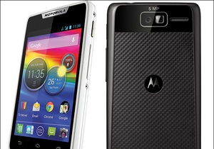 Motorola випустила два нових смартфони під культовим брендом Razr