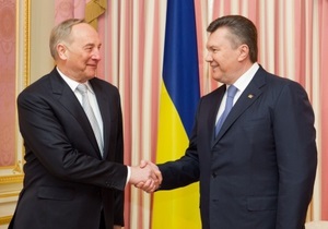 Янукович - Латвія - У форматі тет-а-тет. Янукович зустрічається з президентом Латвії