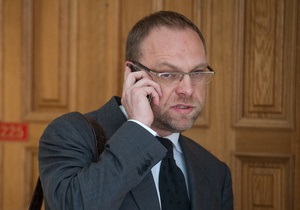 Відомство Пшонки вважає, що Власенко «згущує фарби», заявляючи про три кримінальні справи