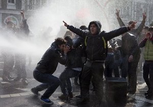 У Баку поліція застосувала гумові кулі для розгону опозиційної демонстрації