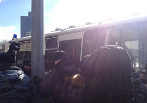 У Москві проходять одиночні пікети на захист Pussy Riot, поліція почала затримання