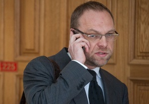 Власенко - Яценюк звинувачує главу регламентного комітету у скоєнні злочину