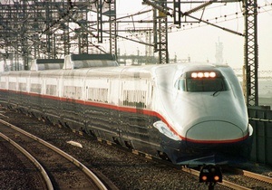 В Японії через негоду зійшов з рейок пасажирський потяг