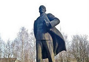 У Сумах хочуть і далі прибирати пам ятники Леніну