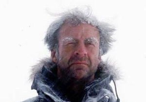 Британський мандрівник Ранульф Файнс перервав похід через Антарктику через обмороження