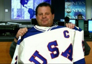 Светр і ключка знаменитого хокеїста пішли з молотка майже за мільйон доларів