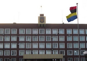 У Єнакієвому над будівлею міськради вивісили прапор УПА