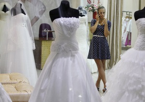 Українки продають свої весільні сукні в середньому за 3 тис грн - дослідження