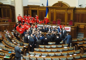 Опозиція оголосила мобілізацію після чуток про можливе силове розблокування Ради