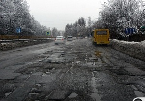 Дороги в Україні - син Януковича назвав жорсткий клімат винуватцем розбитих доріг