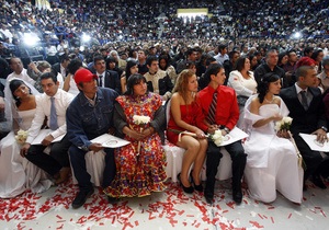 Новини світу - новини Мексики: У Мексиці в масовому весіллі взяли участь 412 пар