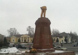 Компартія України відреагувала на знесення пам ятника Леніну сумськими націоналістами