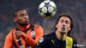 DW: Удар правою - неонацисти побили футбольних активістів на матчі Шахтар-Боруссія