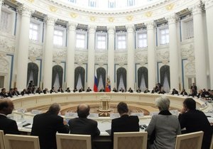 G20 в Москві пообіцяла відмовитися від валютних війн, закликавши зміцнювати єврозону