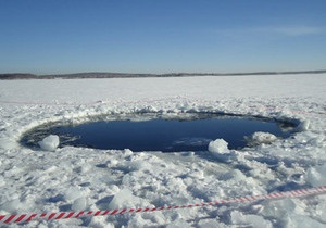 Падіння метеорита - На місці падіння метеорита у Челябінській області виявили шестиметрову яму
